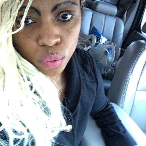 Meet your Posher, Vanitta - Picture 1 of 1